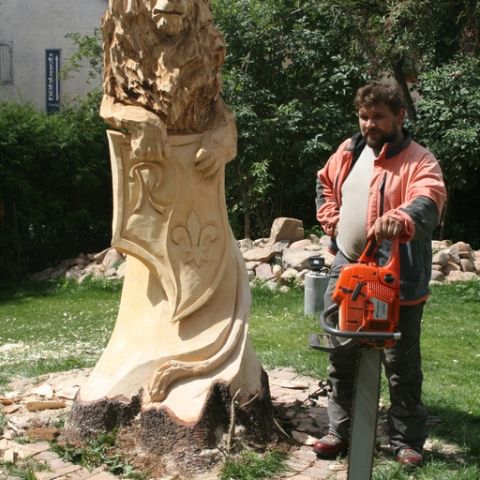 Loewe mit Schild - 10