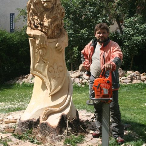 Loewe mit Schild - 11
