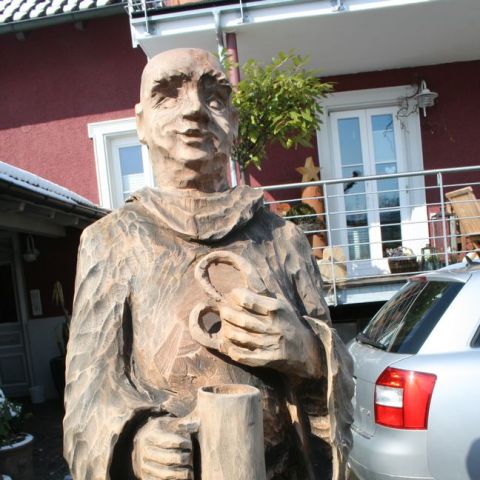 Moench mit Krug 006