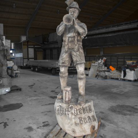 Holzskulptur Musiker Kunst mit Kettensaege025